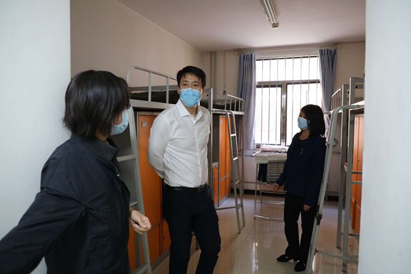 2020-05-18海淀区副区长梁爽来我校视察指导+(18)_副本.jpg