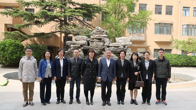 2022-04-13教工委、教委领导调研（王方书记带对指导毕业年级）+(3)_副本.jpg