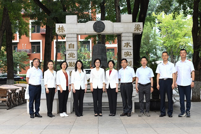 正高级教师合照1.jpg